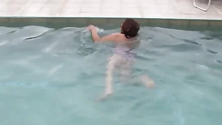 I shave my broad in the beam hairy pussy adjacent to go adjacent to the beach in a bikini and win the cocks hard